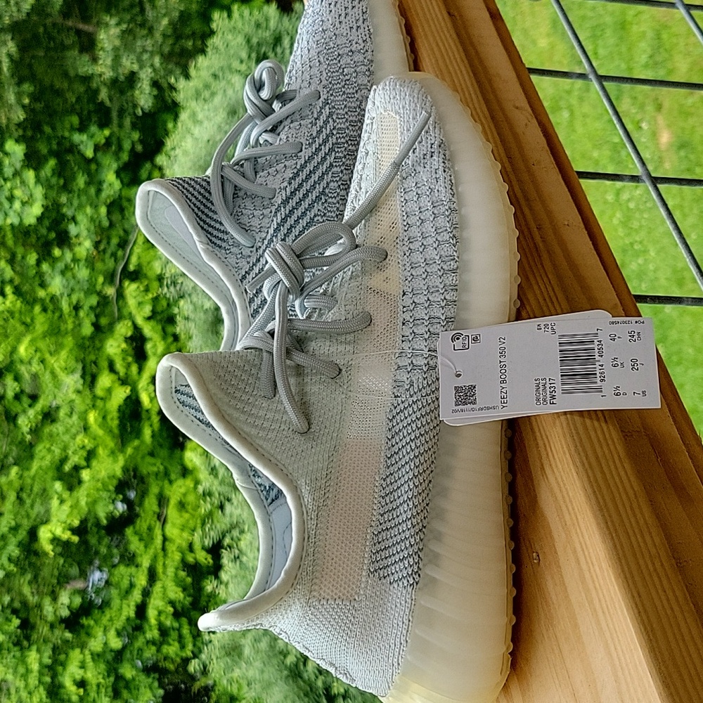 Yeezy Boost 350v2